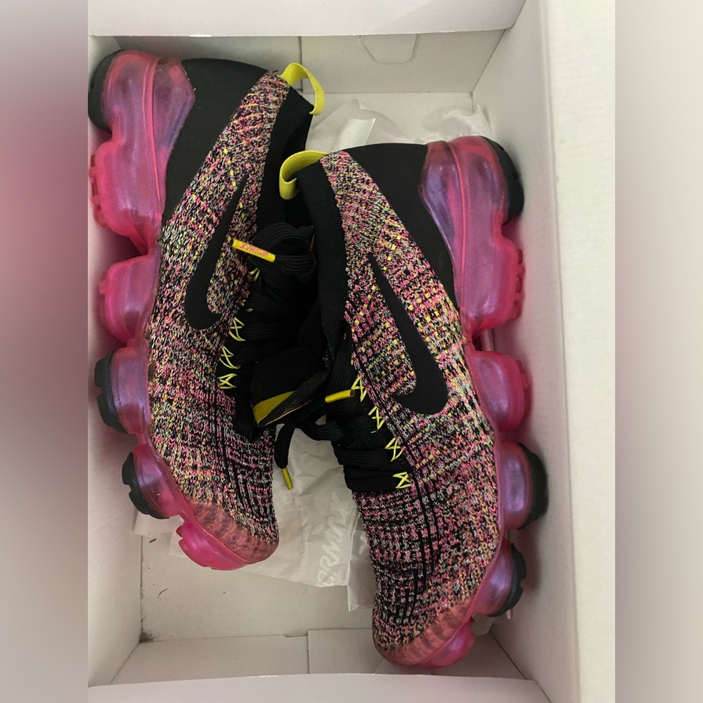 Women’s Size 8.5 Nike Vapormax Flyknit 3